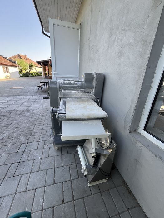 Masina de turat aluat