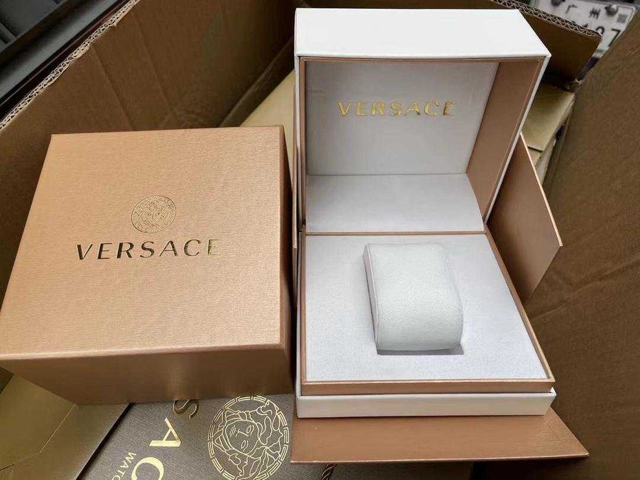 Breitling Colt Chronograph 
и Versace Aion 
A53035