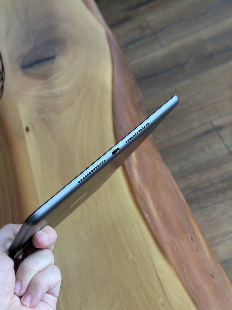 Ipad 9th generation 10.2 Като Нов ! Icloud lock !