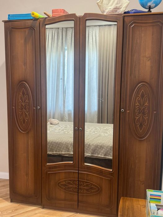 Продается деревянный шкаф