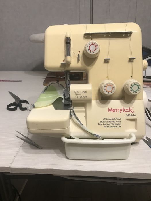 Продам бытовой 3-ниточный оверлог б/у