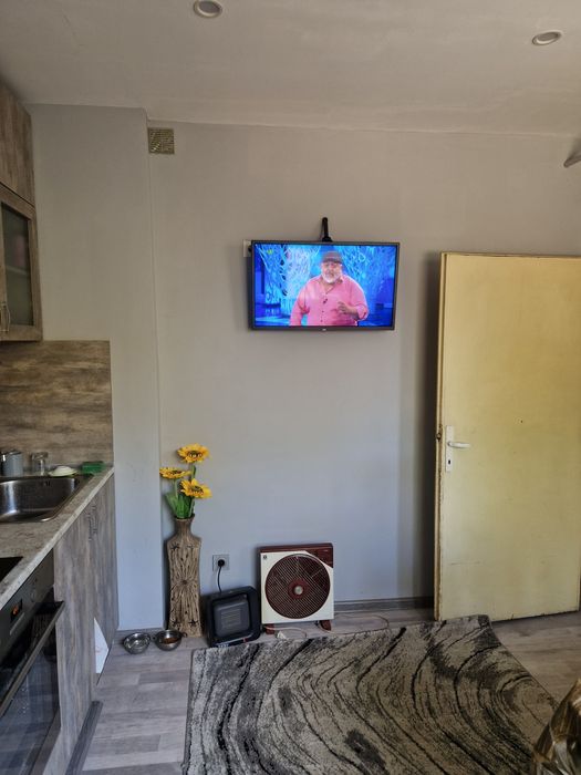 Етаж от къща с гараж