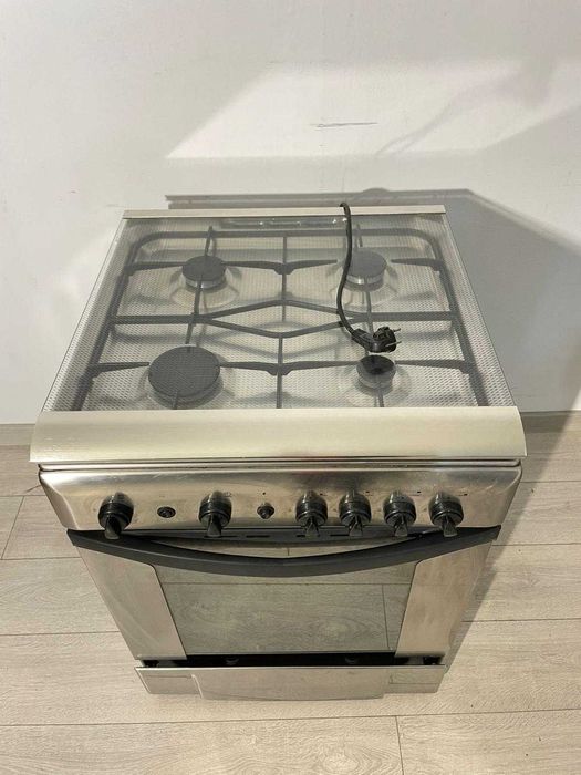 Aragaz Indesit cu 4 Arzătoare