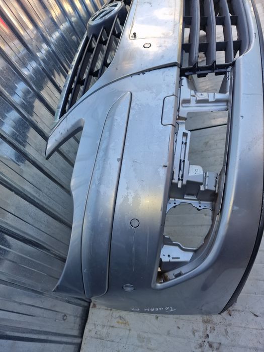 Bara fata cu senzori parcare si grila mare  Vw Touran facelift