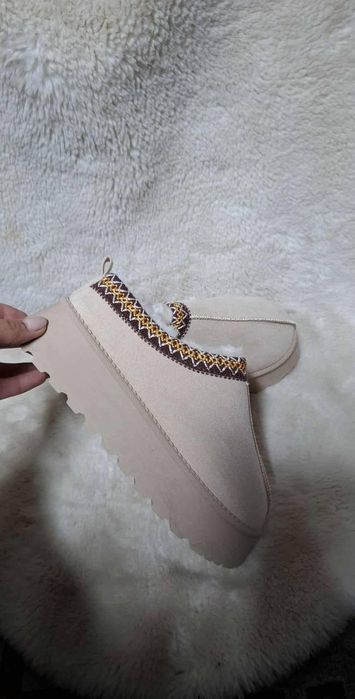 Ugg uri dama imblanite