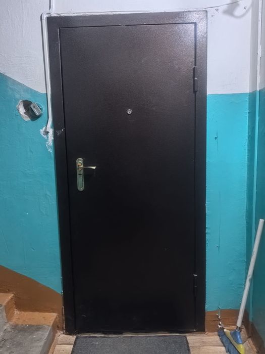 Продам входную дверь