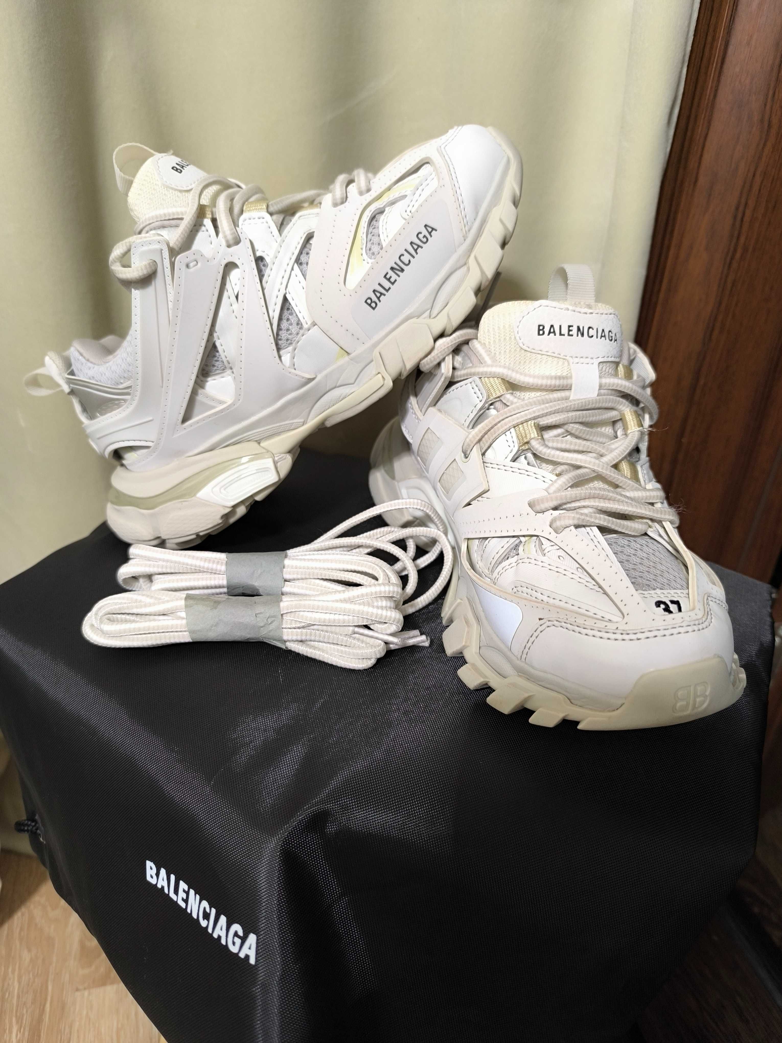 Balenciaga  trach 37