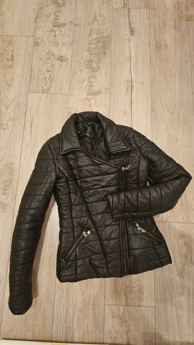 Яке кожено черно