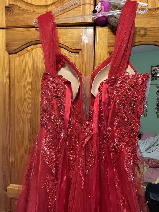 Бална рокля на достъпна цена , в два цвята , и два размера!