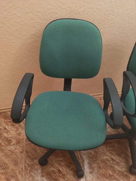 Столове за детска стая или офис