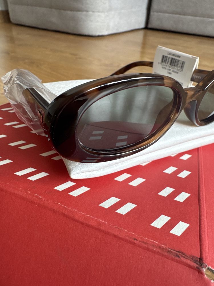 Le Specs Outta love Tort