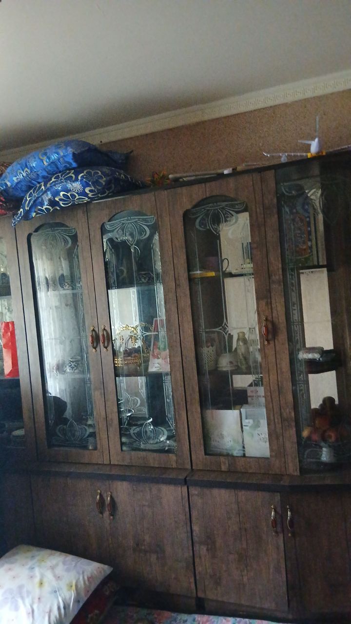 Stenka  1 ta oynegi singan boshqatan hamma joyi yaxshi