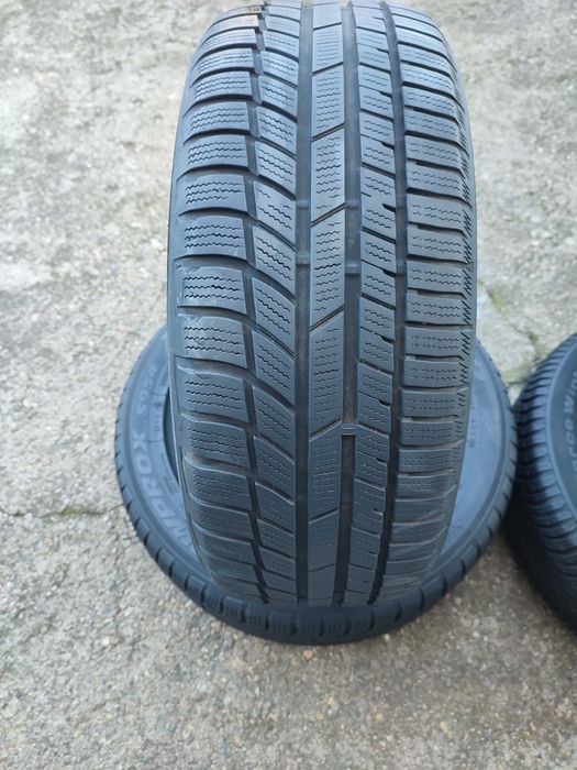 2 бр. 205/55/16 зимни гуми Toyo