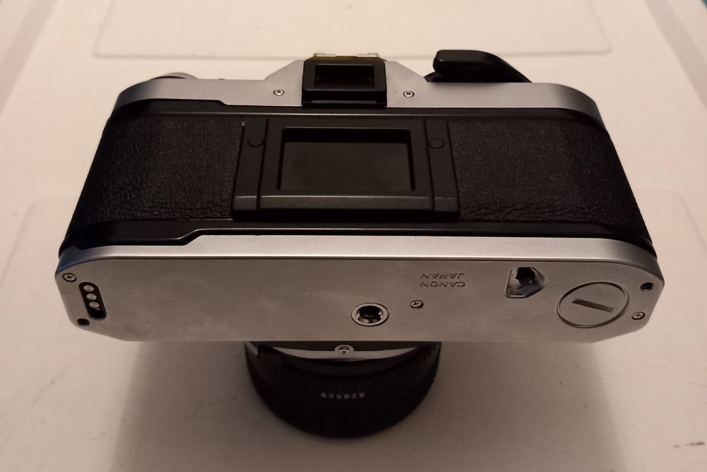 Aparat foto film Canon AE 1 Program + Canon FD 28mm f/2.8