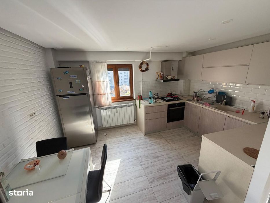 De vanzare apartament 3 camere zona Calea Calarasilor/ Piata Muncii