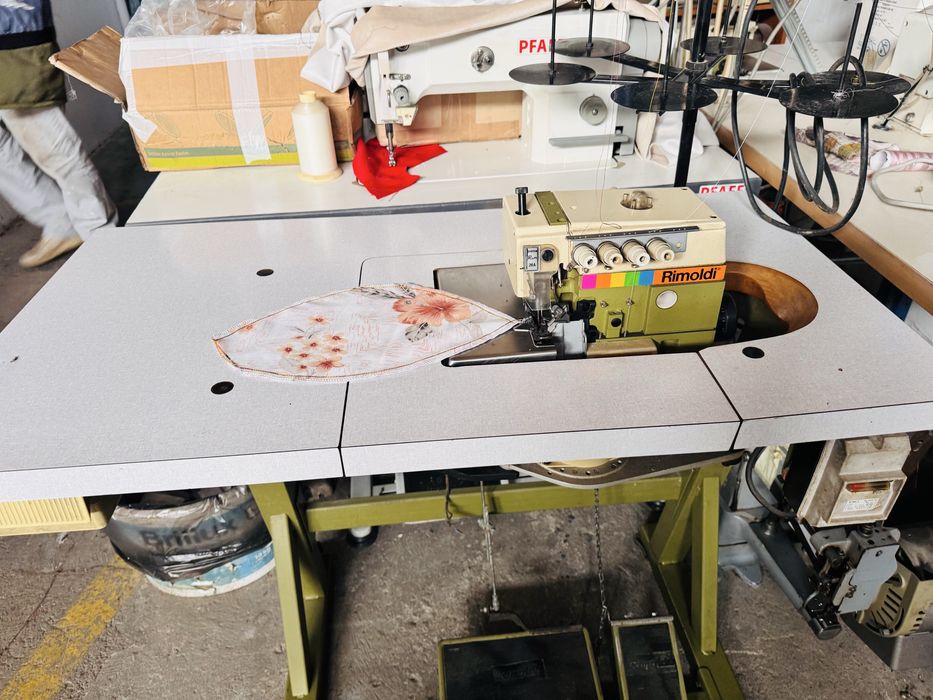 Masina de surfilat 5 fire Rimoldi Vega stare perfecta de functionare