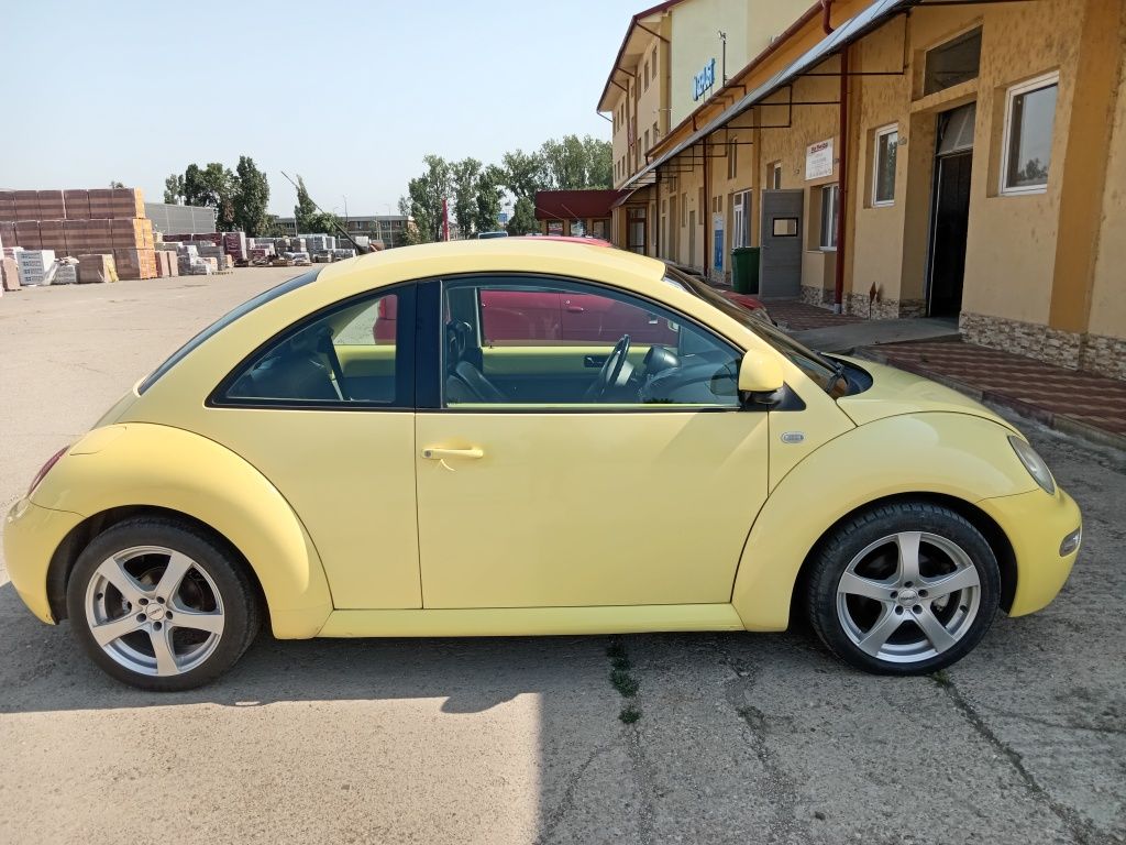 Vând Volkswagen New Beetle
