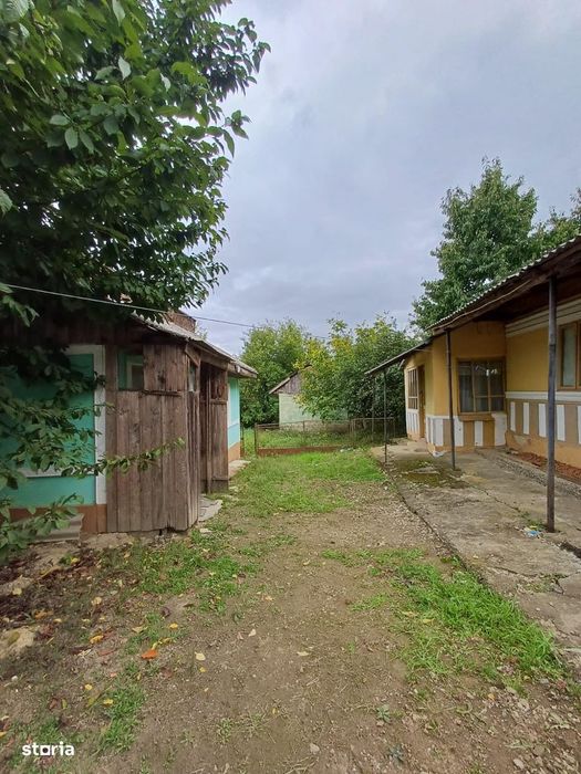 Casa parinteasca de vanzare 1800 mp teren