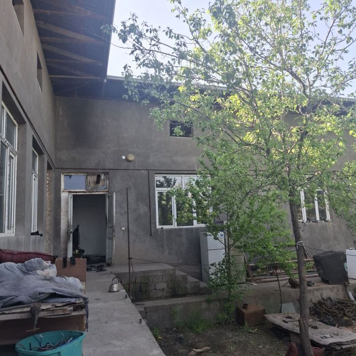 Uy sotiladi sergili 4chi bekatga yaqin