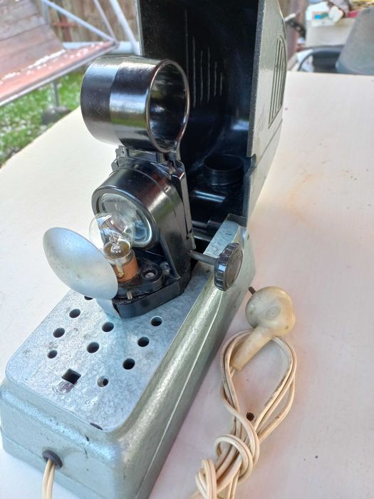 Aparat de proectie diafilme