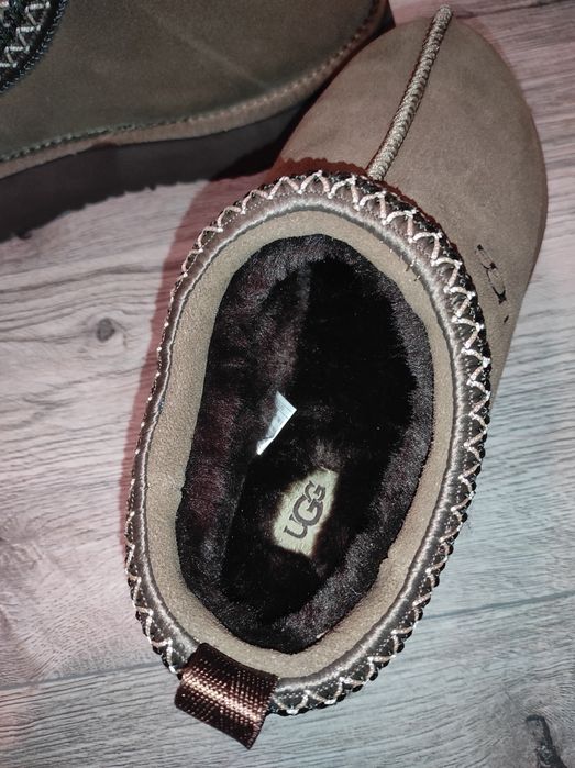 Vând Ugg marimea 40