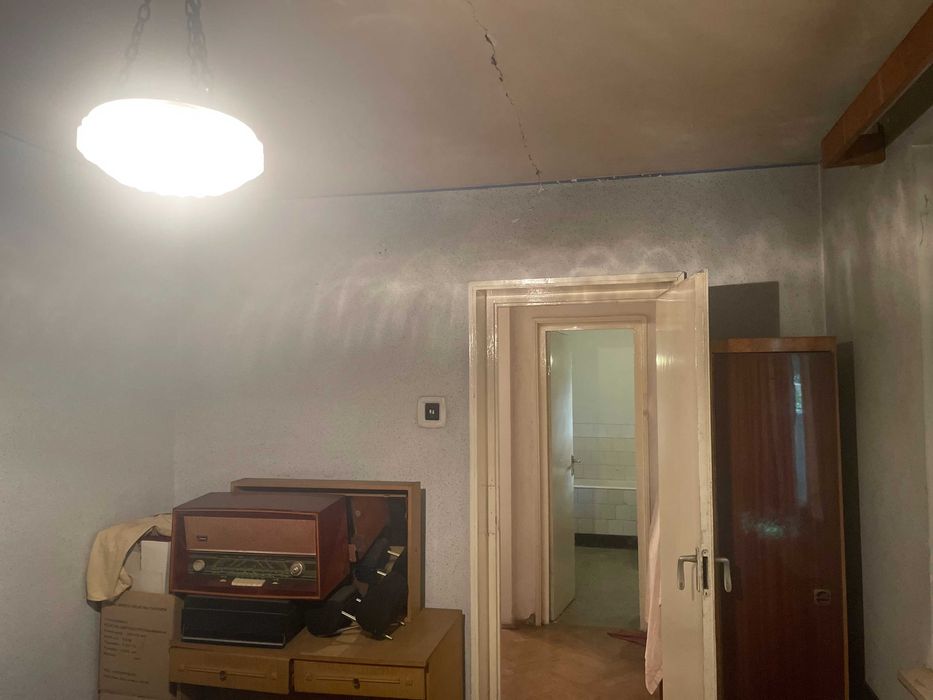 INDEPENDENTEI, zona VIVO,ap. 3 camere sd, parter,bun sediu,75.000 eur