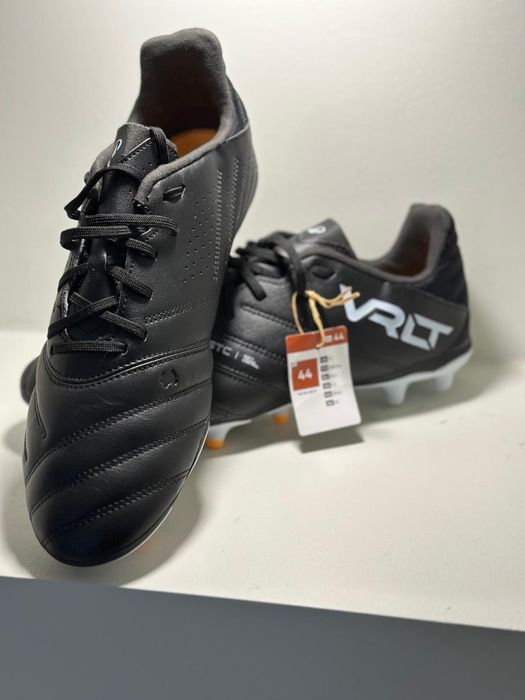 Incaltaminte diferite modee si marimi !