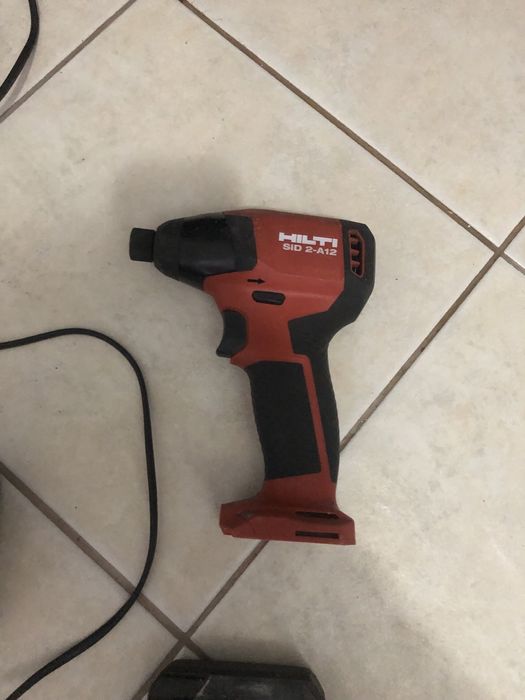 Șurubelnița cu impact Hilti SID 2 A12 cu acumulator și incarcator