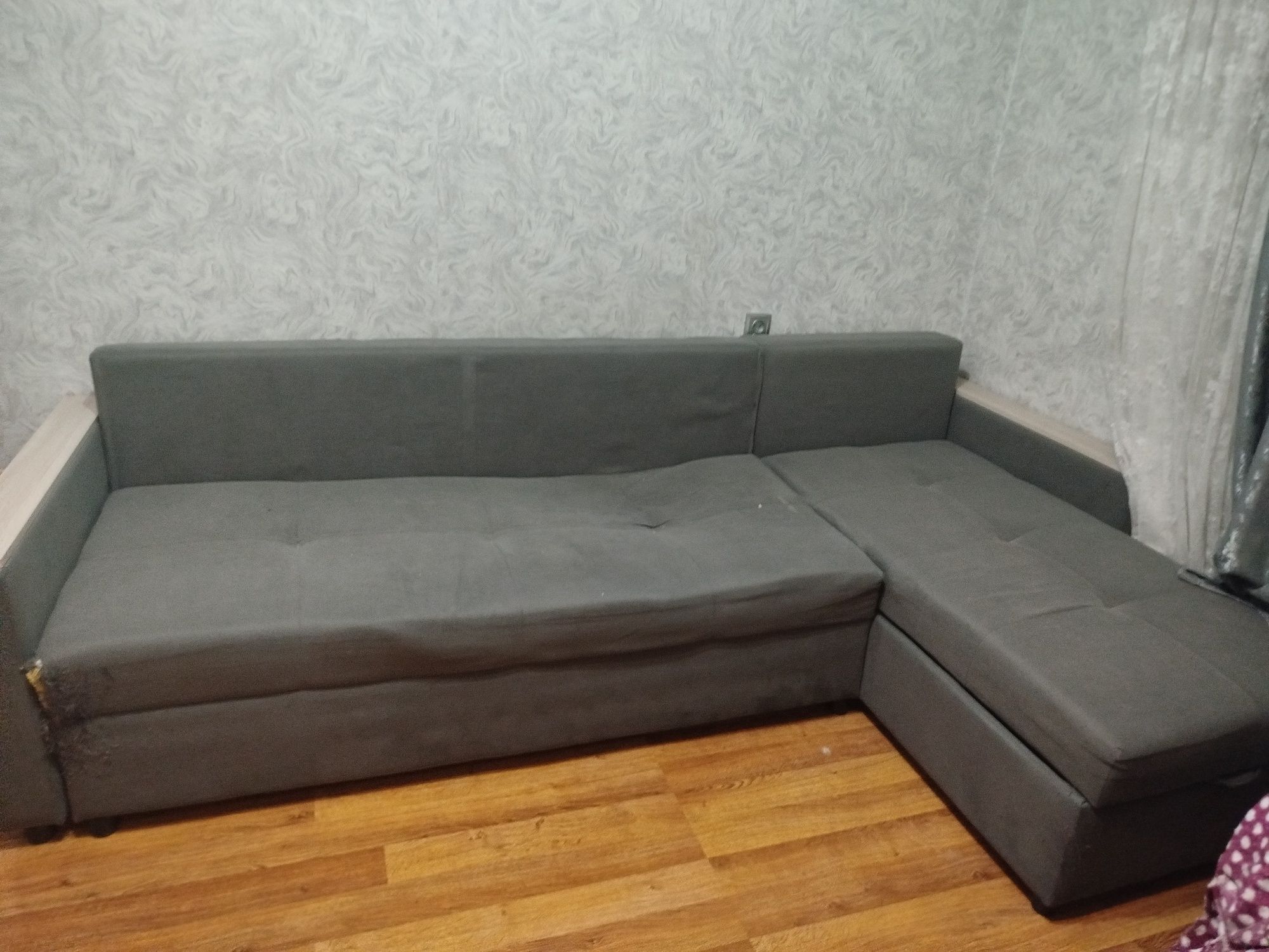 Продам угловой диван б/у