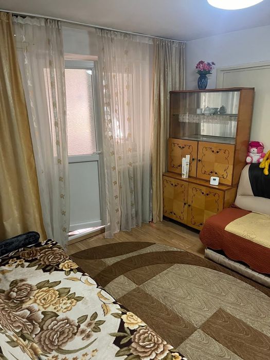 Închiriez Ap 3 camere