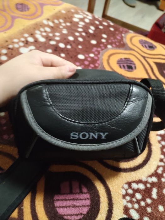 Vând cameră mai veche sony