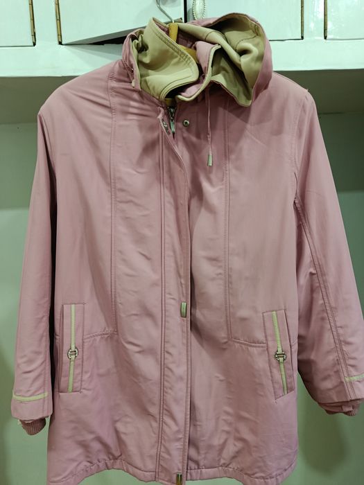 Продам куртку женскую осеннюю б/у за 150.000 тысяч сум! Торг уместен