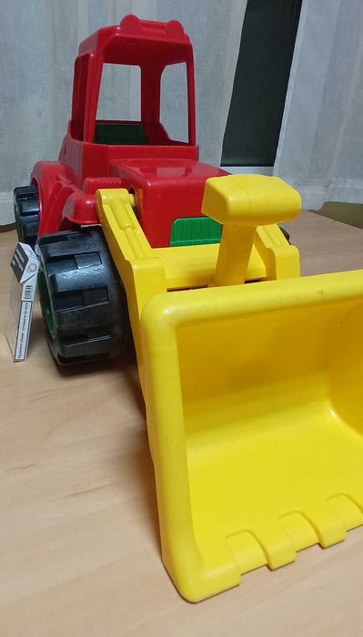 Детски играчки багер, камион, бебешко колелце за търкаляне
