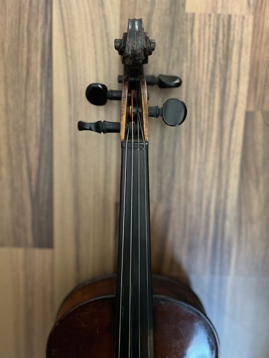 Vioara veche , sunet puternic