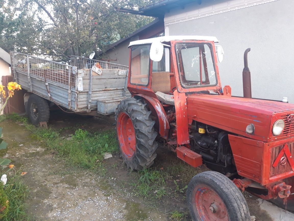 Vand tractoras cu remorcuta Fiat 445