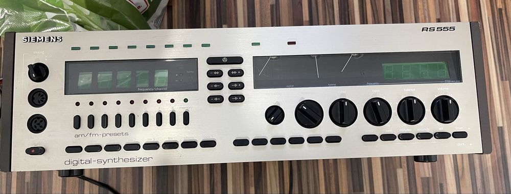 Vând amplituner Siemens RS555 necesită recondiționare. Preț bun!!!
