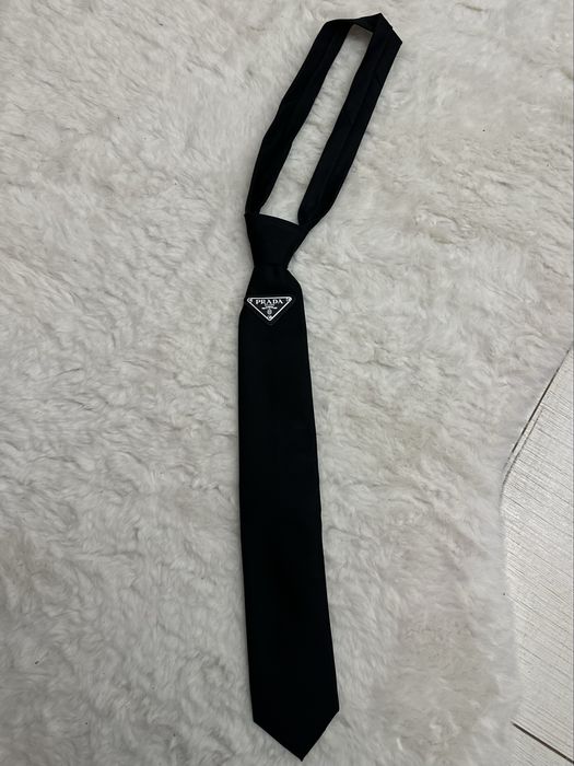 Cravata Prada noua