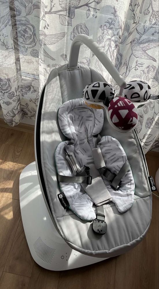 CAM next to me 4Mams mamaRoo 5 новия модел