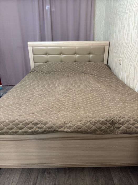 Продам двуспальную кровать