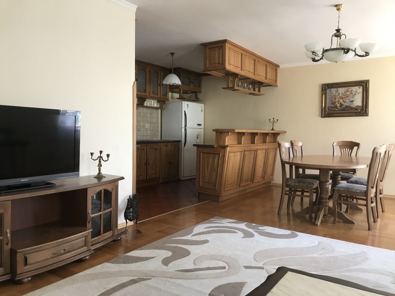 Дава се под наем Тристаен апартамент в Варна, Червен площад - 115 кв.м за 816 € - Снимка #2