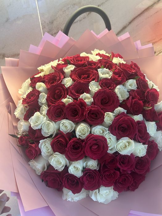 Свежый красивый букет роз