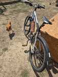 Vând bicicletele din poza