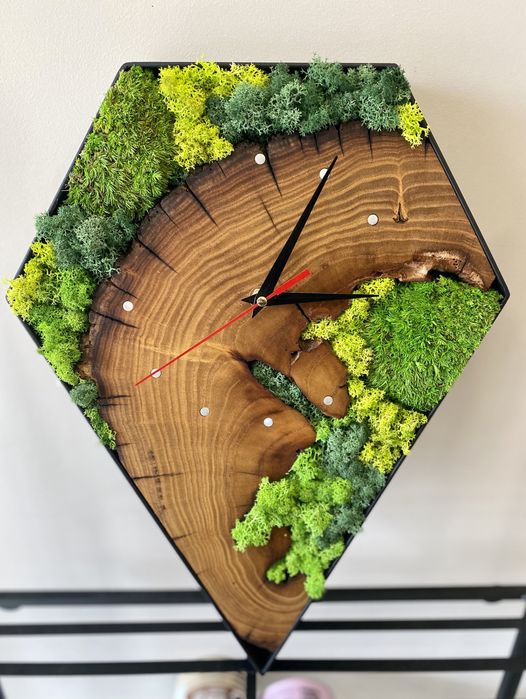 Часовник с дърво и скандинавски мъх - уникати