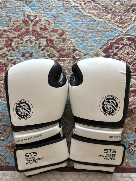 Боксёрские перчатки