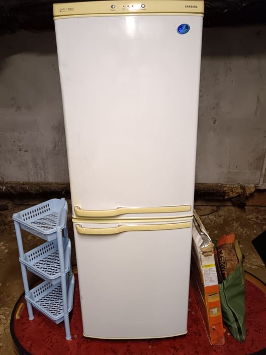 Продам холодильник