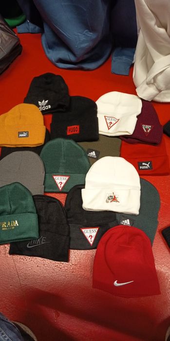 Căciuli unisex de vanzare