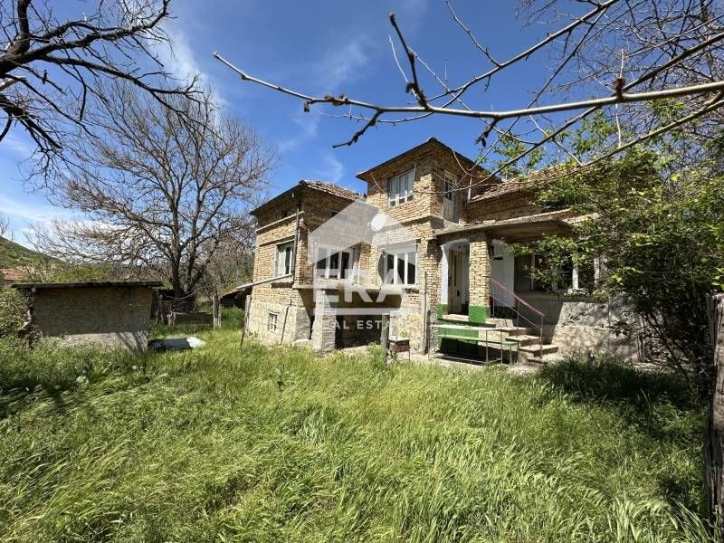 Ексклузивно! Едноетажна къща с изба и таванско помещение в село Невша,