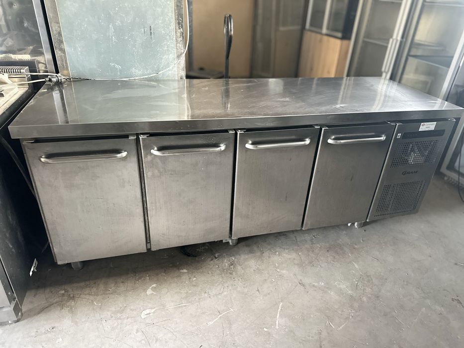 Хладилна маса 216см