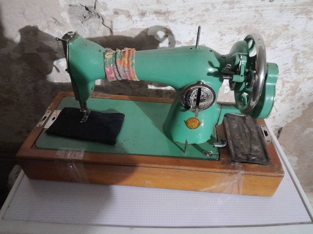 Продам швейную машинку