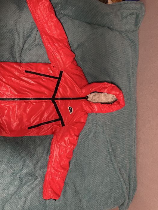 Червено яке Nike